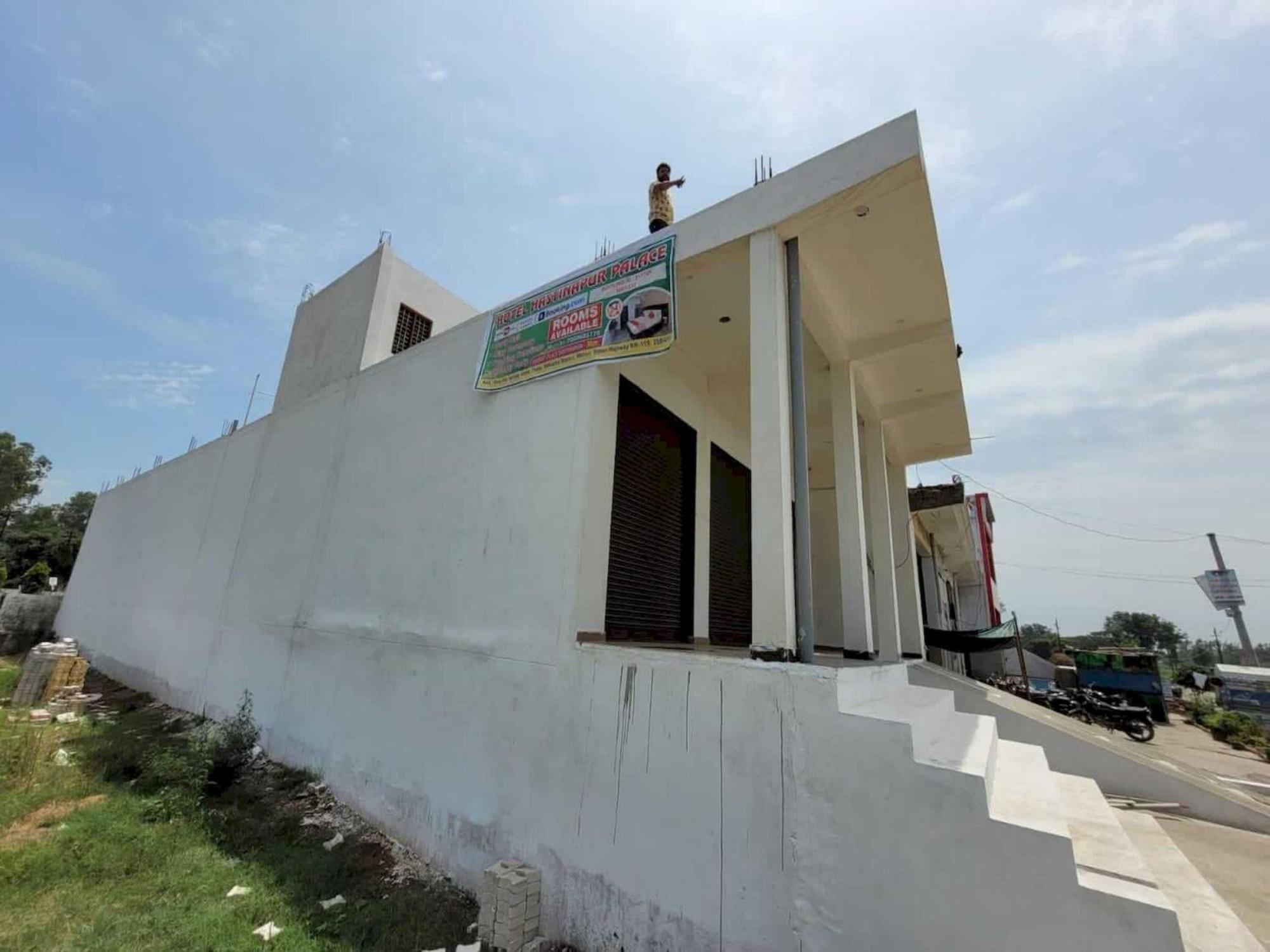 מיראט Oyo Hotel Hastinapur Palace מראה חיצוני תמונה